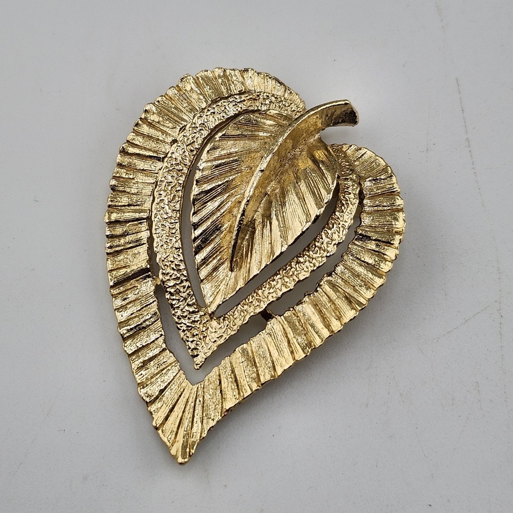 Vintage Gerry's Leaf Brooch Textured Brushed Gold Tone 3D Fall Autumn Timeless